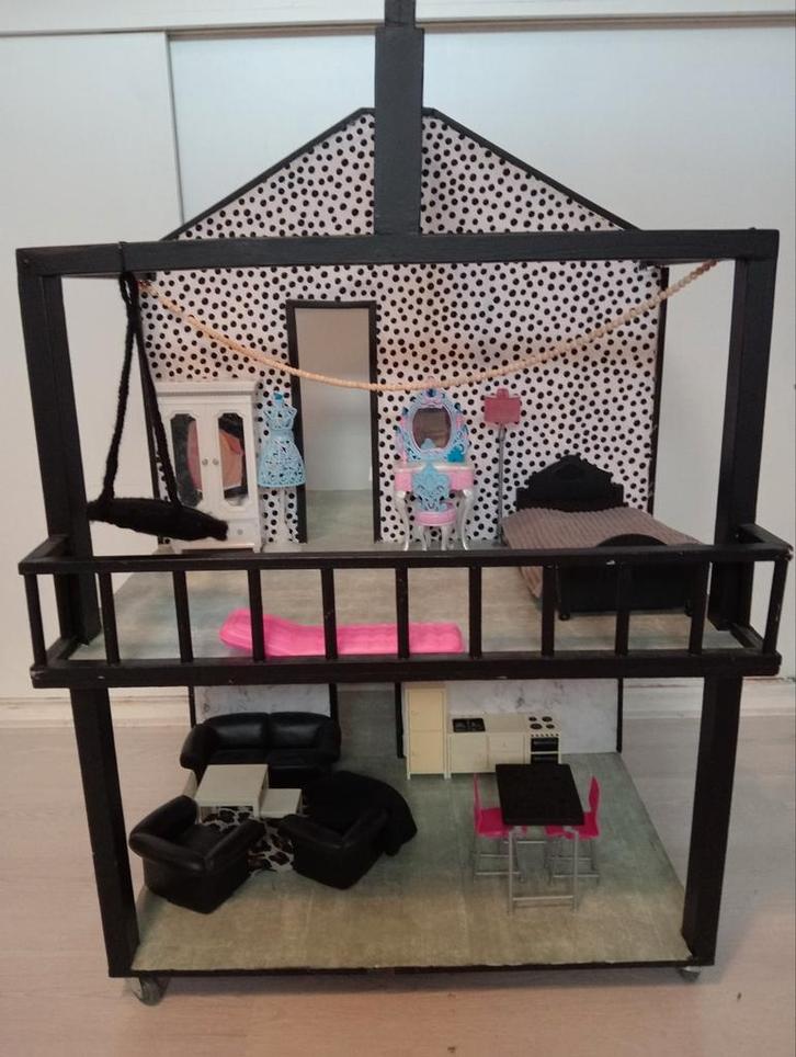 Barbiehuis / poppenhuis, Kinderen en Baby's, Speelgoed | Poppenhuizen, Gebruikt, Poppenhuis, Ophalen