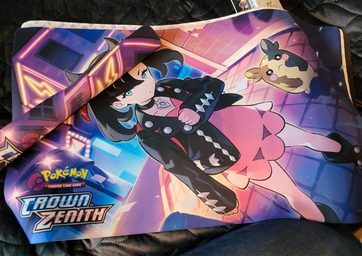 Marnie Pokemon Muis Speelmat - Crown Zenith, Hobby en Vrije tijd, Verzamelkaartspellen | Overige, Nieuw, Overige typen, Ophalen of Verzenden