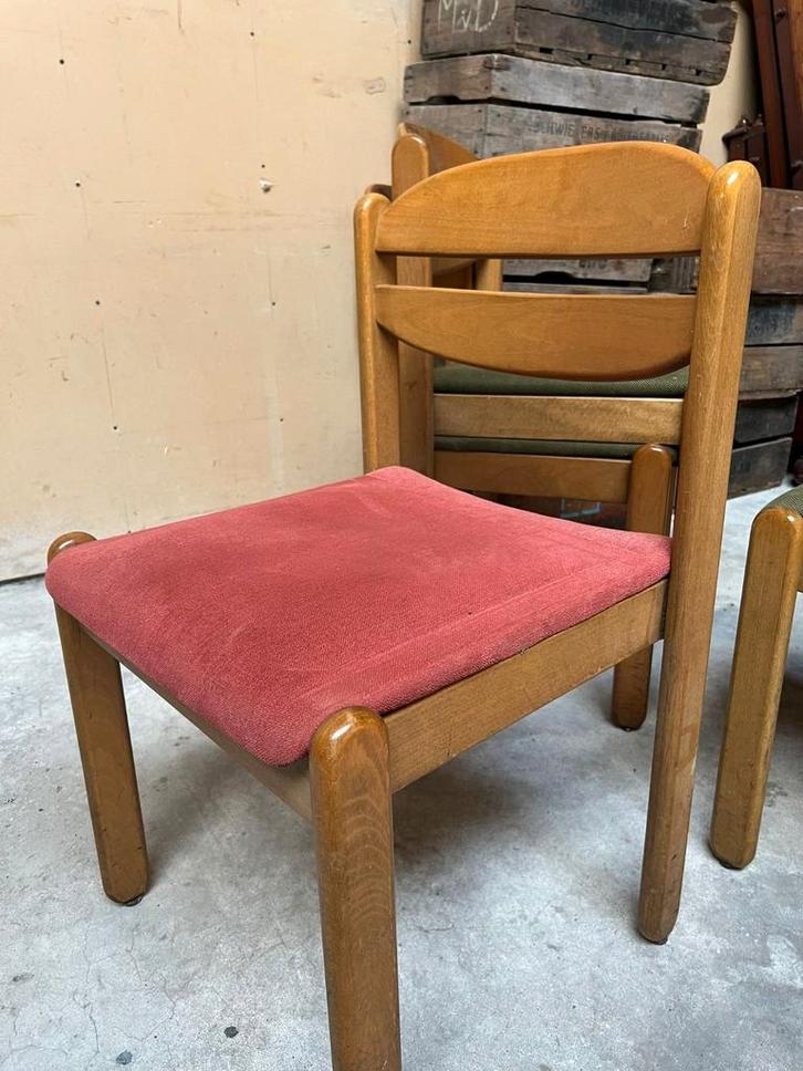 32 retro vintage stapelstoelen zachte zitting, Huis en Inrichting, Stoelen, Zo goed als nieuw, Vijf, Zes of meer stoelen, Bruin