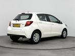 Toyota Yaris 1.3 VVT-i Now (bj 2016), Auto's, 1005 kg, Gebruikt, 4 cilinders, Met garantie (alle)