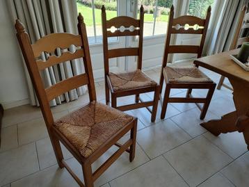 1 tot 6 massief eiken stoelen beschikbaar voor biedingen