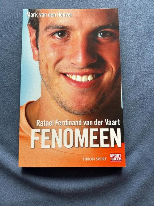 Fenomeen - Rafael van der Vaart, Verzamelen, Sportartikelen en Voetbal, Zo goed als nieuw, Boek of Tijdschrift, Buitenlandse clubs
