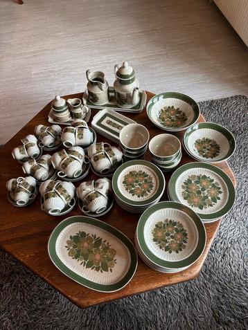 80-delig vintage jaren 80 Servies beschikbaar voor biedingen