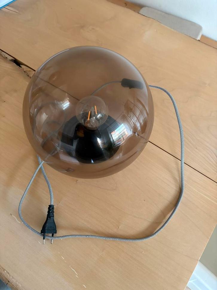 IKEA Lamp 2 stuks - Stijlvolle Bolvormige Lamp, Huis en Inrichting, Lampen | Tafellampen, Zo goed als nieuw, Minder dan 50 cm