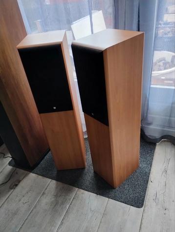 2 Kef Cresta vloerstaande speakers cherry houttint 83cm hoog beschikbaar voor biedingen
