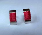 Zilverkleurige oorstekertjes midden met rood draad omwikkelt, Overige materialen, Gebruikt, Verzenden, Knopjes of Stekers