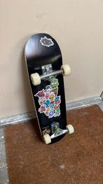 Skateboard bestickerd, Ophalen, Zo goed als nieuw, Skateboard
