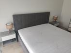 JYSK AGERFELD bedframe 180200 met matras + 2 nachtkastjes e, Ophalen, Tweepersoons, Zo goed als nieuw, 180 cm