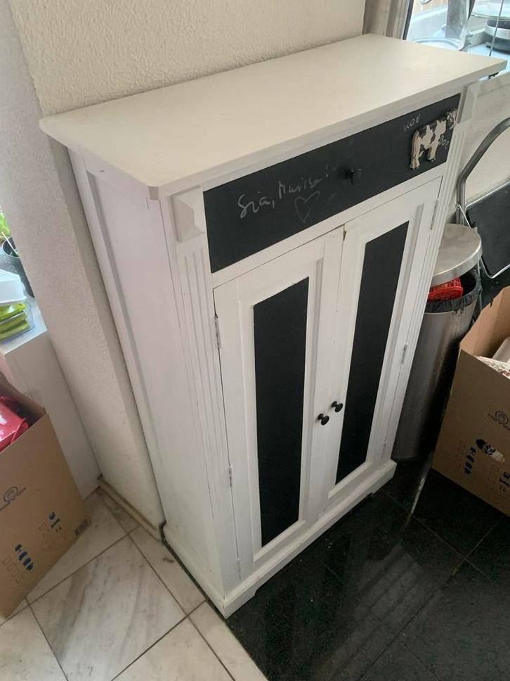 Leuke witte kast met deurtjes, Huis en Inrichting, Kasten | Buffetkasten, Gebruikt, 100 tot 150 cm, 50 tot 100 cm, 25 tot 50 cm