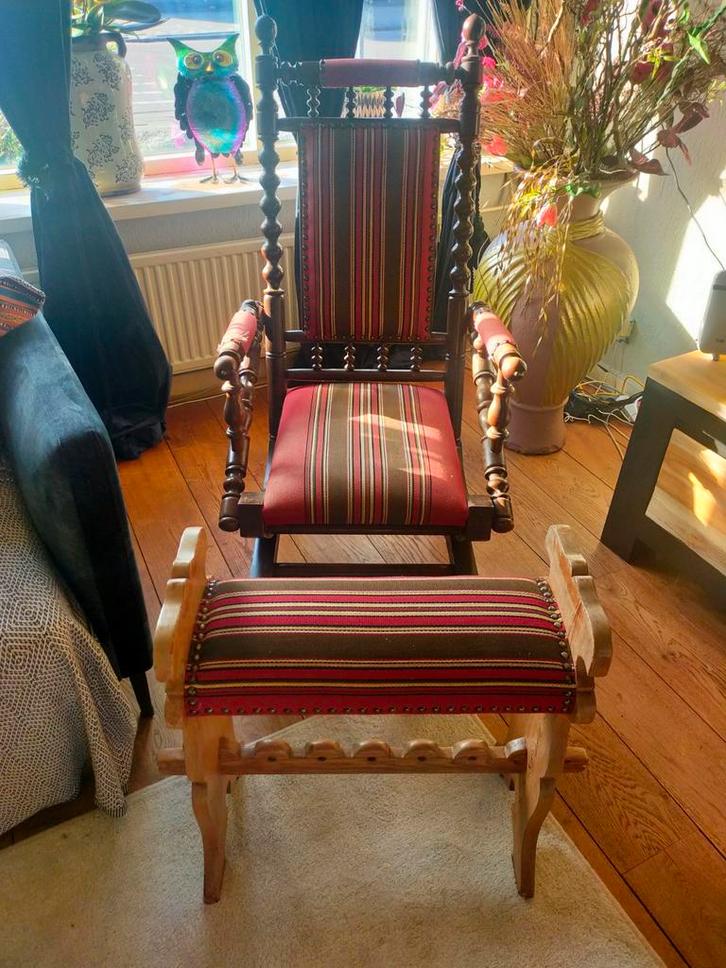 Antieke Schommelstoel met Voetenbankje, Antiek en Kunst, Antiek | Meubels | Stoelen en Banken, Ophalen of Verzenden