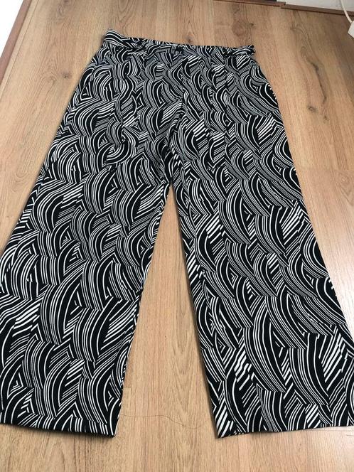 Steps zwart witte lange broek wijd dun 42, Kleding | Dames, Broeken en Pantalons, Zo goed als nieuw, Maat 42/44 (L), Zwart, Lang
