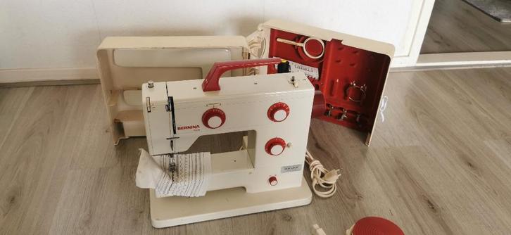 Naaimachine BERNINA nova 900 Compleet, Hobby en Vrije tijd, Naaimachines en Toebehoren, Zo goed als nieuw, Naaimachine, Bernina