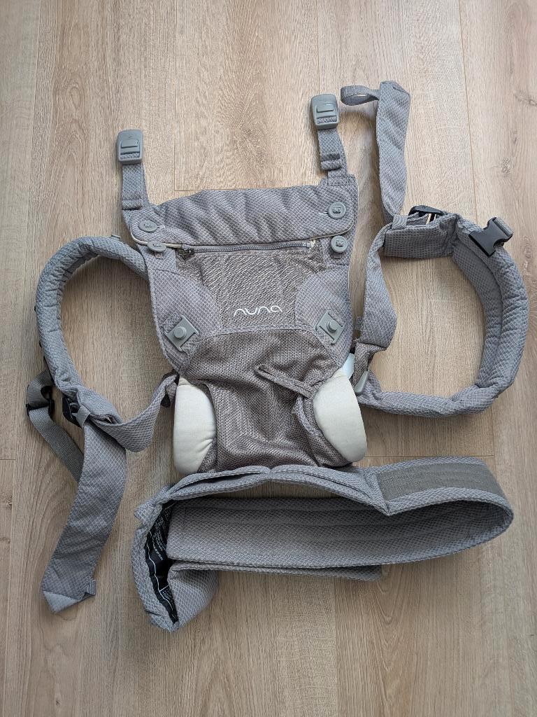 Nuna Cudl Draagzak compleet - grijs, Kinderen en Baby's, Babydragers en Draagdoeken, Buik of Rug, Zo goed als nieuw, Draagzak
