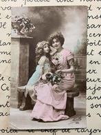Saventhem 28-12-1923 Moeder en dochter met lang haar (KK), Ophalen of Verzenden, 1920 tot 1940, Gelopen, Kinderen