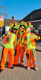 3 paar mooi pakken inclusief Foam Helmen en 3 hamers !!, Ophalen of Verzenden, Gedragen