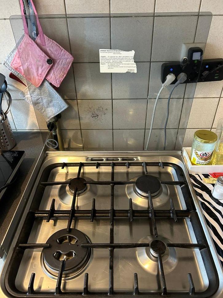 Whirlpool Gasfornuis met Oven -, Witgoed en Apparatuur, Fornuizen, Zo goed als nieuw, Vrijstaand, Gas, 4 kookzones, 85 tot 90 cm