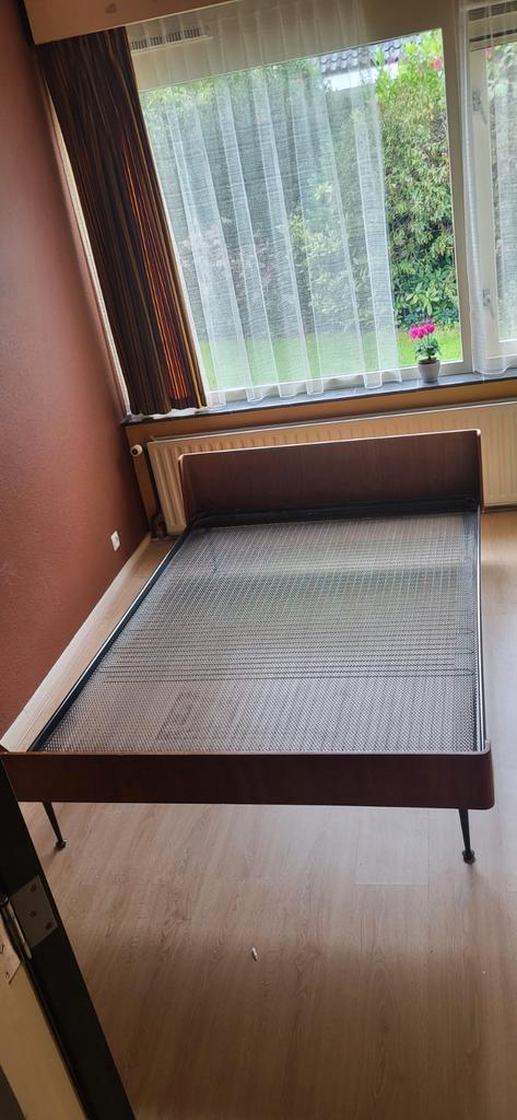 Vintage Houten Bedframe - Tweepersoons, Huis en Inrichting, Slaapkamer | Bedden, Gebruikt, Tweepersoons, Overige maten, 200 cm