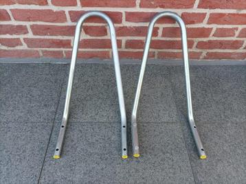 Voorwiel inrijsteunen motorfiets voor aanhanger beschikbaar voor biedingen