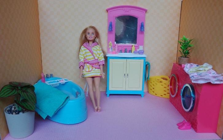 BA55 Barbie in de badkamer met dubbele wasmachine, Verzamelen, Poppen, Gebruikt, Overige typen, Ophalen of Verzenden