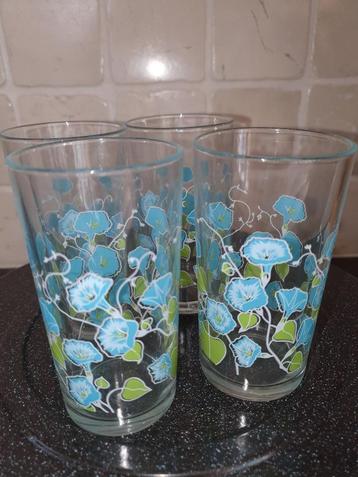 3 Vintage glazen met bloemmotief beschikbaar voor biedingen