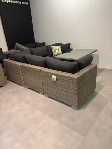 Luxe Wicker Loungeset met Verstelbare Tafel beschikbaar voor biedingen