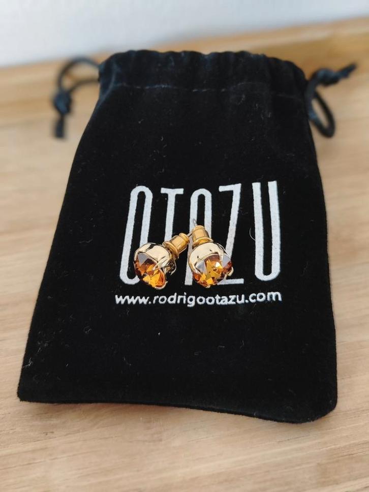 Nooit gedragen OTAZU oorbellen, bijzondere kleur, Sieraden, Tassen en Uiterlijk, Oorbellen, Nieuw, Ophalen of Verzenden