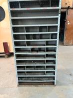 Metalen magazijnkast met vakken, Ophalen