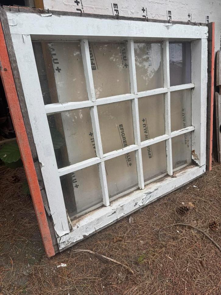 Antiek kozijn uit boerderij, Doe-het-zelf en Verbouw, Kozijnen en Schuifpuien, Gebruikt, Raamkozijn, Hout, 75 tot 150 cm, Inclusief glas