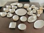 Royal Albert Val D’Or serviesdelen., Ophalen of Verzenden, Zo goed als nieuw, Porselein, Overige typen