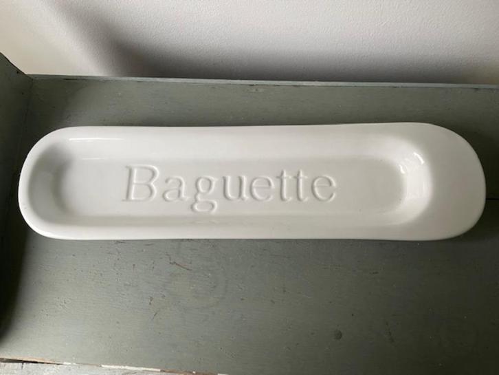 Witte langwerpige schaal van porselein. Baguette / stokbrood, Huis en Inrichting, Keuken | Servies, Schaal of Schalen, Overige stijlen