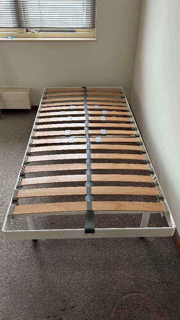 Eenpersoons bed gratis af te halen, Huis en Inrichting, Slaapkamer | Bedden, Gebruikt, Eenpersoons, 90 cm, 200 cm, Metaal, Wit
