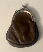 Piepklein antiek beursje 4 x 6 cm leer met beugel, Sieraden, Tassen en Uiterlijk, Portemonnees, Verzenden, Zo goed als nieuw, Leer