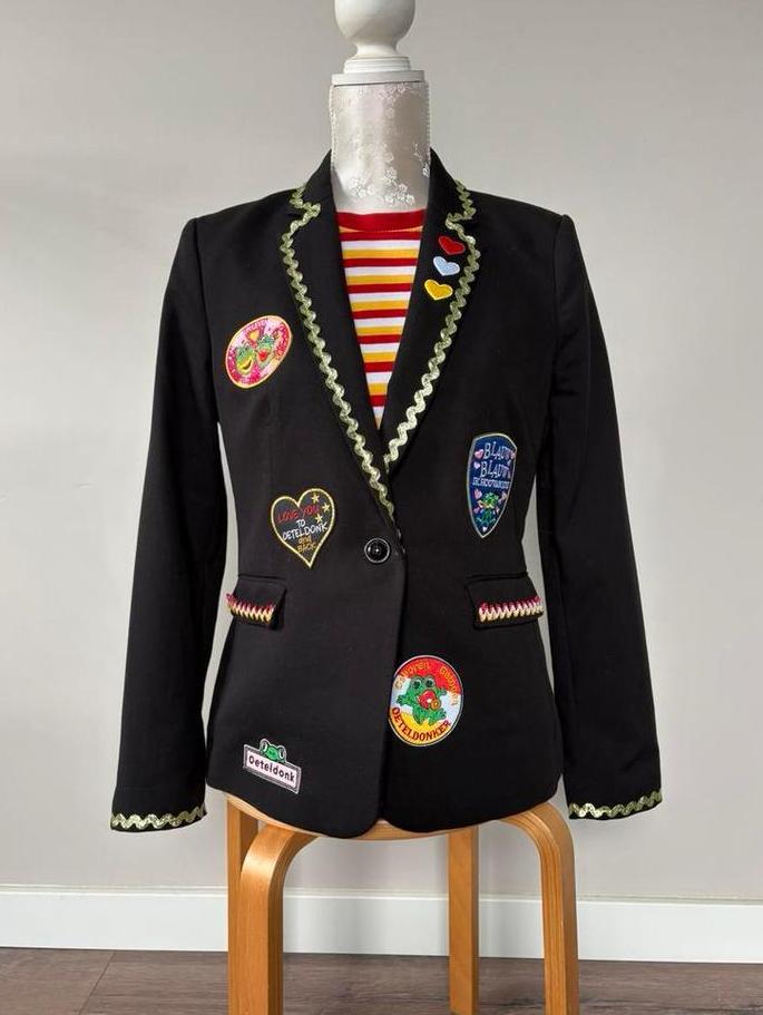 Oeteldonk jasje maat M/38 dames met rugembleem 🐸, Kleding | Dames, Carnavalskleding en Feestkleding, Zo goed als nieuw, Kleding