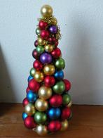 Kerstboom van kerstballen.  Nieuw. Hoogte 48 cm., Diversen, Kerst, Nieuw, Ophalen of Verzenden
