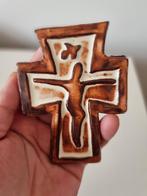 Vintage religieuze keramiek kruis, Verzamelen, Religie, Ophalen of Verzenden, Zo goed als nieuw, Beeld(je)