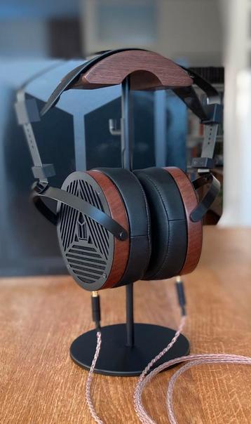 Monolith M1060 planar magnetic hoofdtelefoon in nieuwstaat beschikbaar voor biedingen