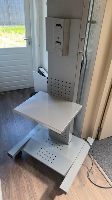 Computer tv meubel  beschikbaar voor biedingen