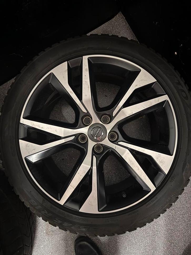 Volvo V60 R-design Velgen met Winterbanden, Auto-onderdelen, Banden en Velgen, Banden en Velgen, Winterbanden, 18 inch, 235 mm