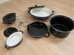 Cocotte braadpan en warmhoudschalen met houders, Huis en Inrichting, Ophalen of Verzenden, Nieuw, Gietijzer, Koekenpan of Braadpan