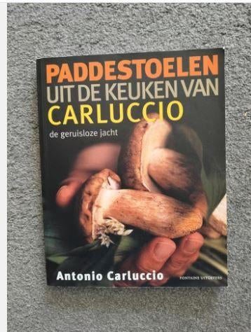 Paddenstoelen uit de keuken van Carluccio, Italië, Ophalen of Verzenden, Zo goed als nieuw, Antonio Carluccio