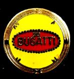 Bugatti geel-rood emaille, Verzamelen, Speldjes, Pins en Buttons, Nieuw, Transport, Speldje of Pin, Verzenden