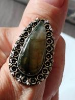 Zilveren ring met labradoriet - Maat 19 nieuw, Sieraden, Tassen en Uiterlijk, Ringen, 19 tot 20, Nieuw, Ophalen of Verzenden, Dame