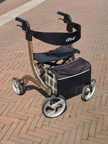 Rollator Merk: Drive Medical Type Nitro maat M Champagne beschikbaar voor biedingen