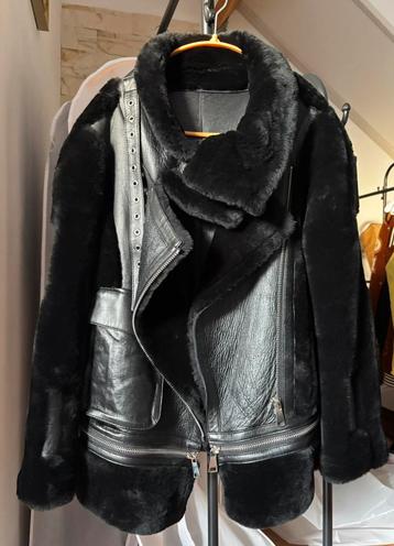 Black pure wool leather and fur size L beschikbaar voor biedingen