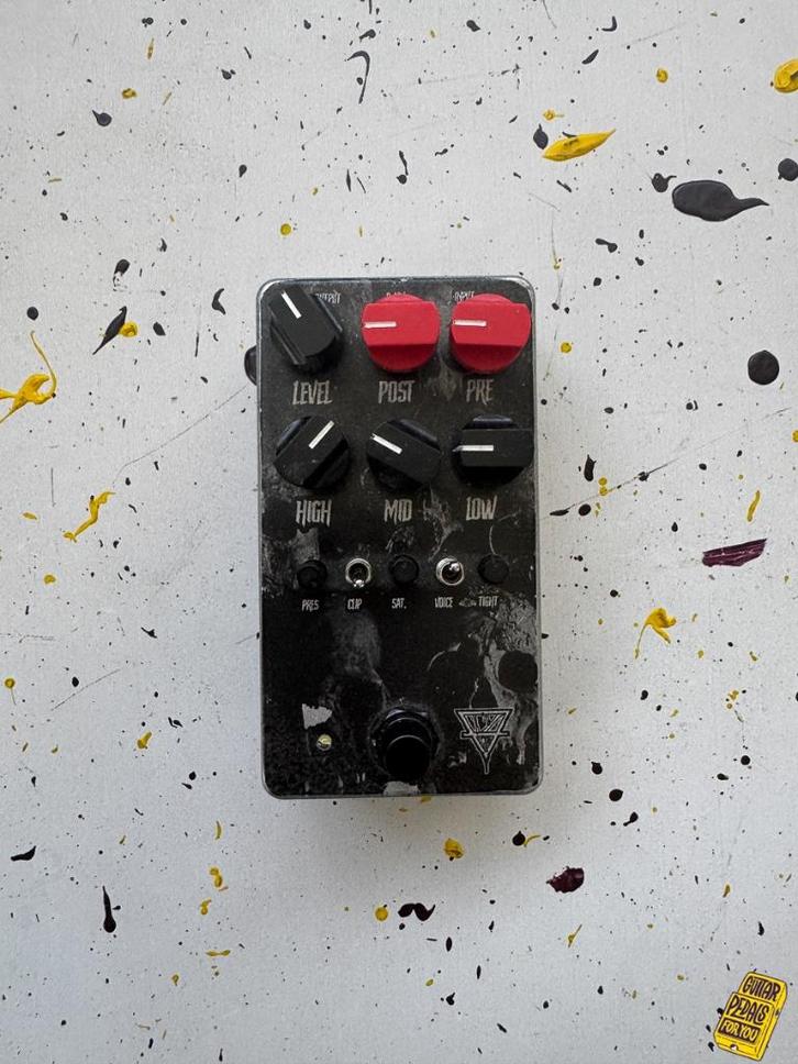 This heavy earth Custom chvrchbvrner preamp/distortion, Muziek en Instrumenten, Effecten, Gebruikt, Distortion, Overdrive of Fuzz