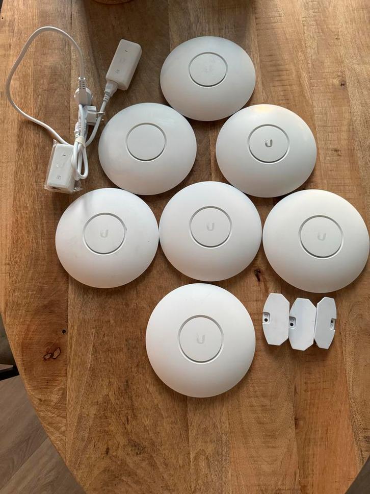 Unifi AC Pro Access Point - 7 stuks, Computers en Software, Accesspoints, Gebruikt, Ophalen of Verzenden