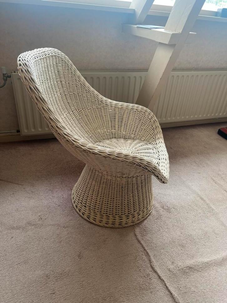 Mooie rieten stoel, Huis en Inrichting, Stoelen, Gebruikt, Eén, Riet of Rotan, Wit, Ophalen of Verzenden