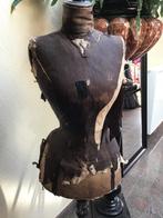 Shabby antieke wespentaille paspop, Ophalen