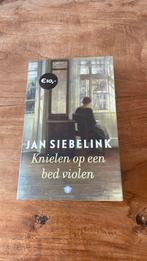 Jan Siebelink - Knielen op een bed violen, Jan Siebelink, Ophalen of Verzenden, Zo goed als nieuw, Nederland