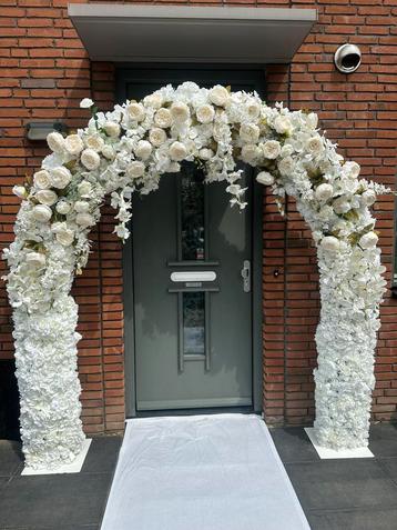 Bloemenboog te huur beschikbaar voor biedingen